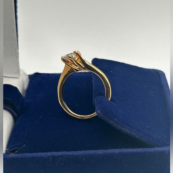 Vintage Cubic Zirconia Solitaire Diamond Womens Ring Sz 7 Gold Finish - Picture 4 of 6